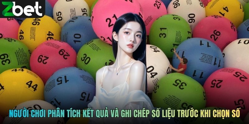 Người chơi phân tích kết quả và ghi chép số liệu trước khi chọn số